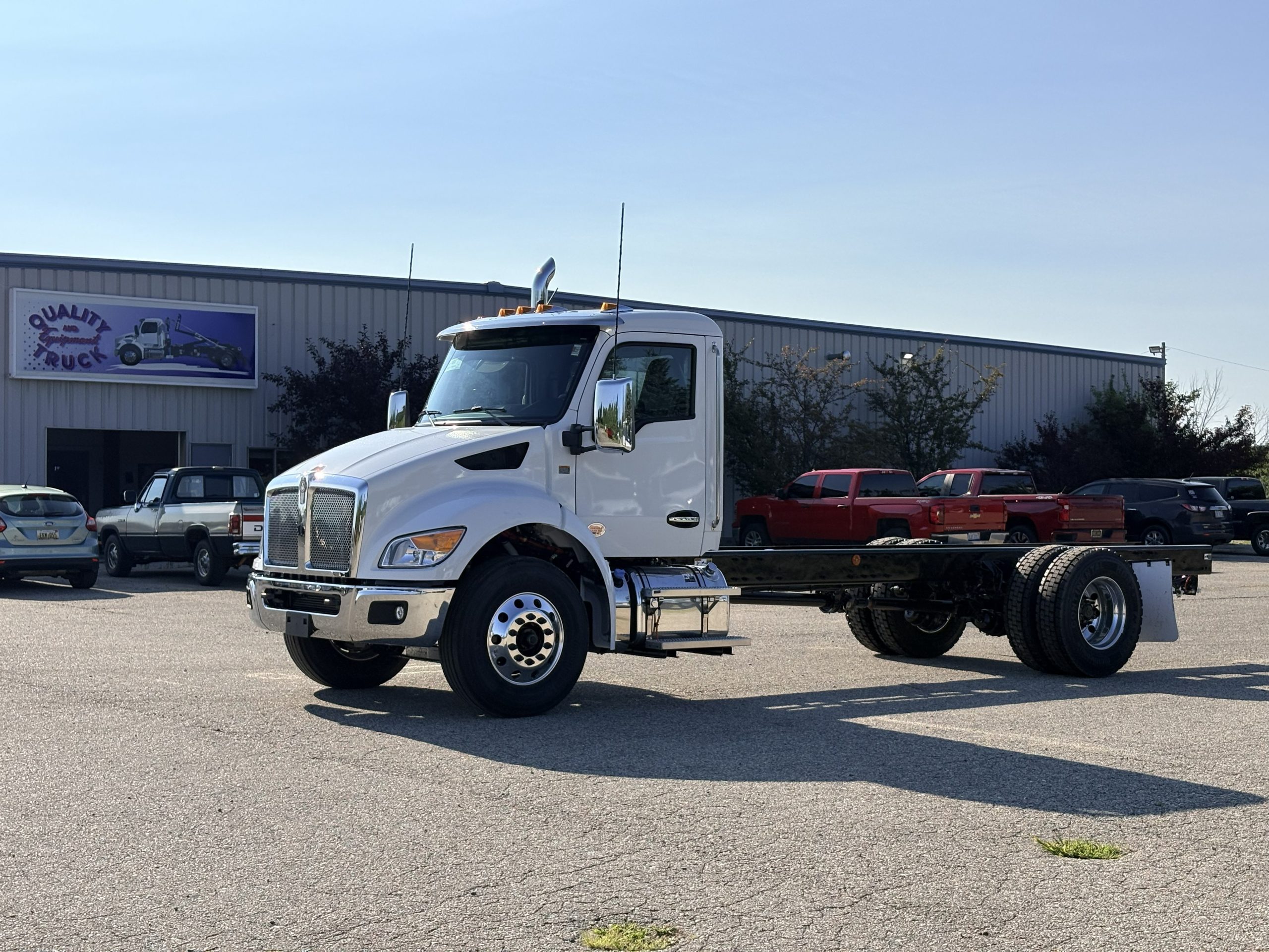 New 2027 Kenworth T380 Hooklift Truck NEW 2027 Kenworth T380 Hooklift Truck - image 4 of 6