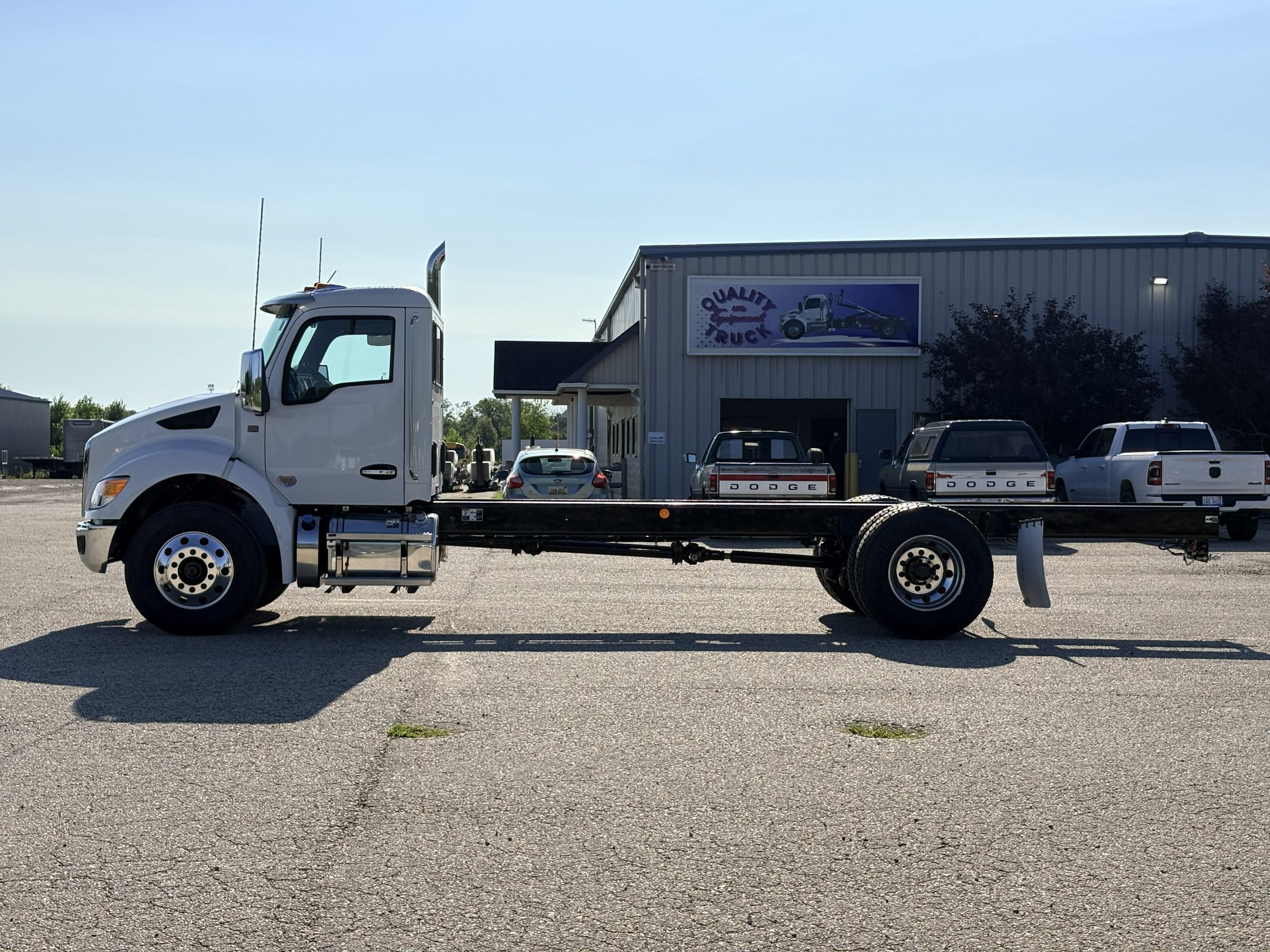 New 2027 Kenworth T380 Hooklift Truck NEW 2027 Kenworth T380 Hooklift Truck - image 1 of 6