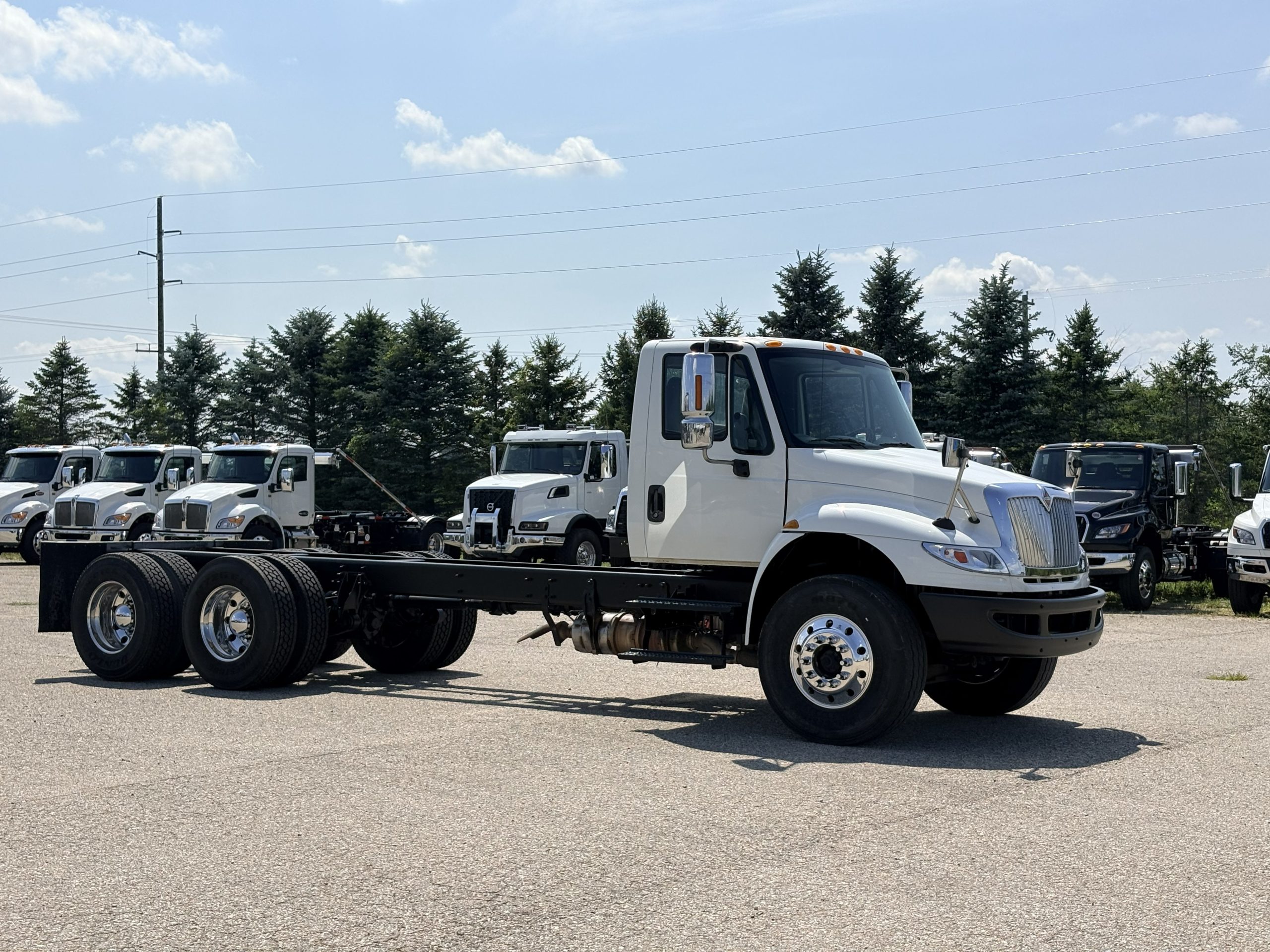 Used 2018 International 4400 Hooklift Truck USED 2018 International 4400 Hooklift Truck - image 1 of 6
