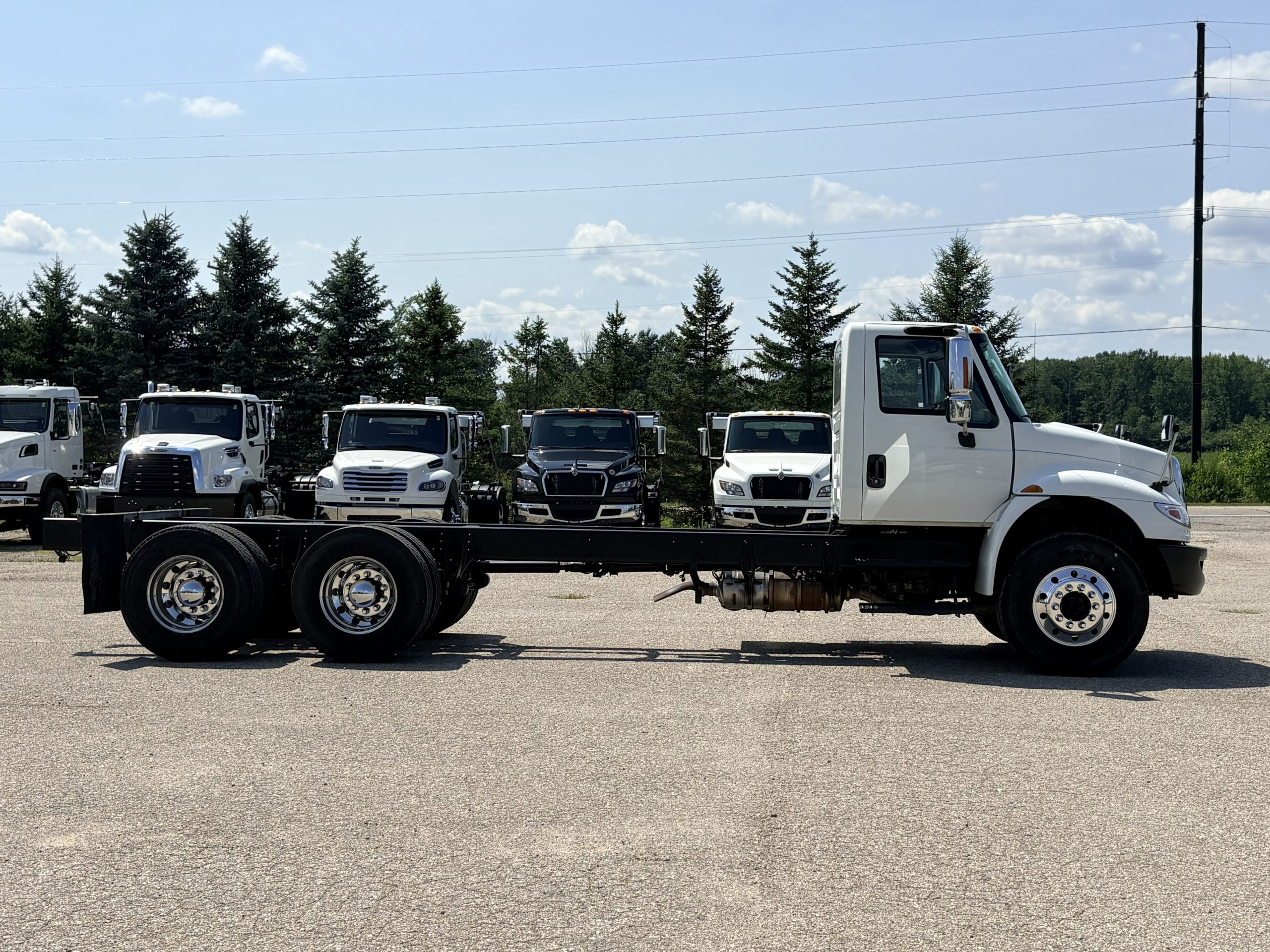Used 2018 International 4400 Hooklift Truck USED 2018 International 4400 Hooklift Truck - image 6 of 6