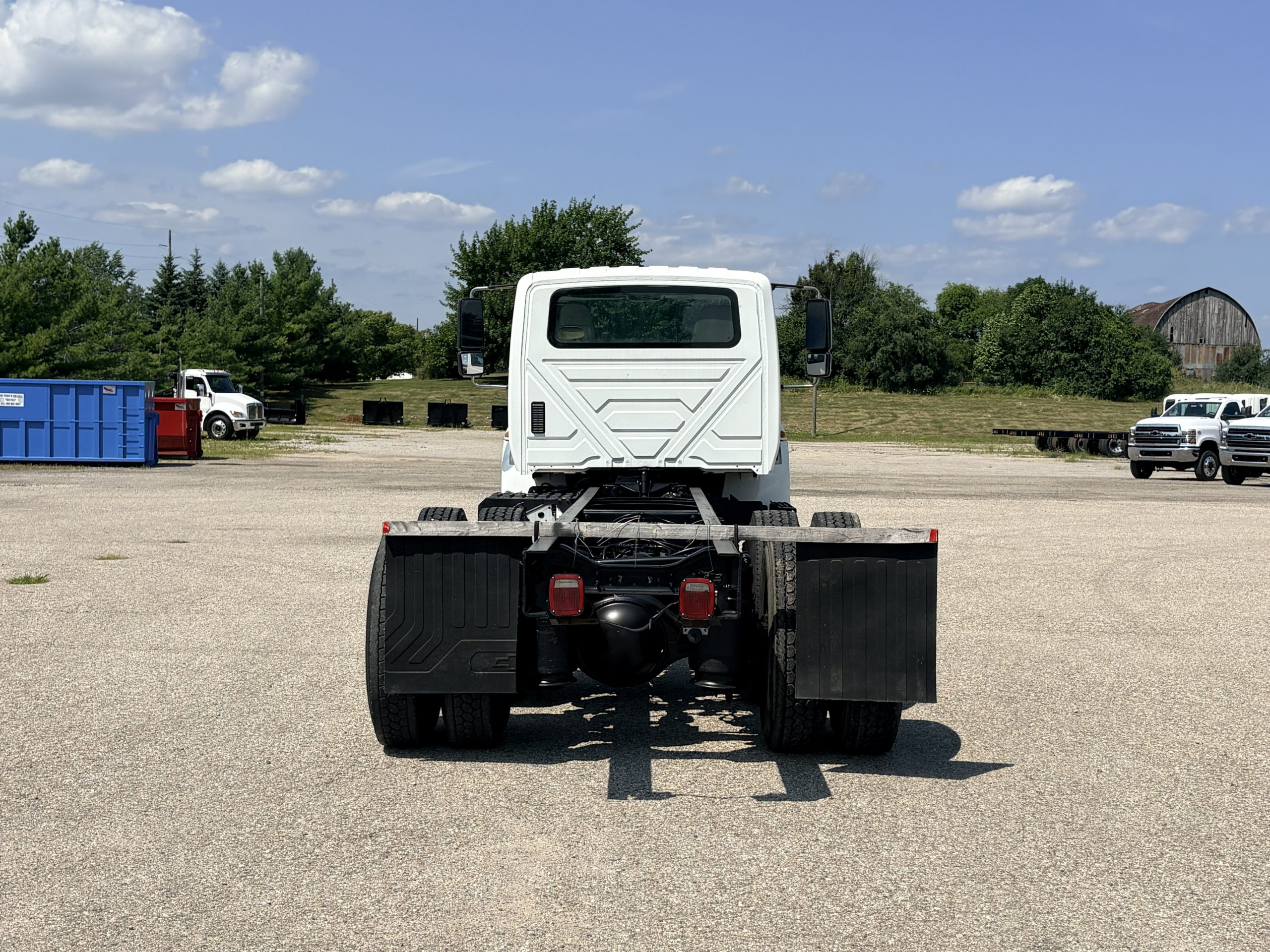 Used 2018 International 4400 Hooklift Truck USED 2018 International 4400 Hooklift Truck - image 4 of 6