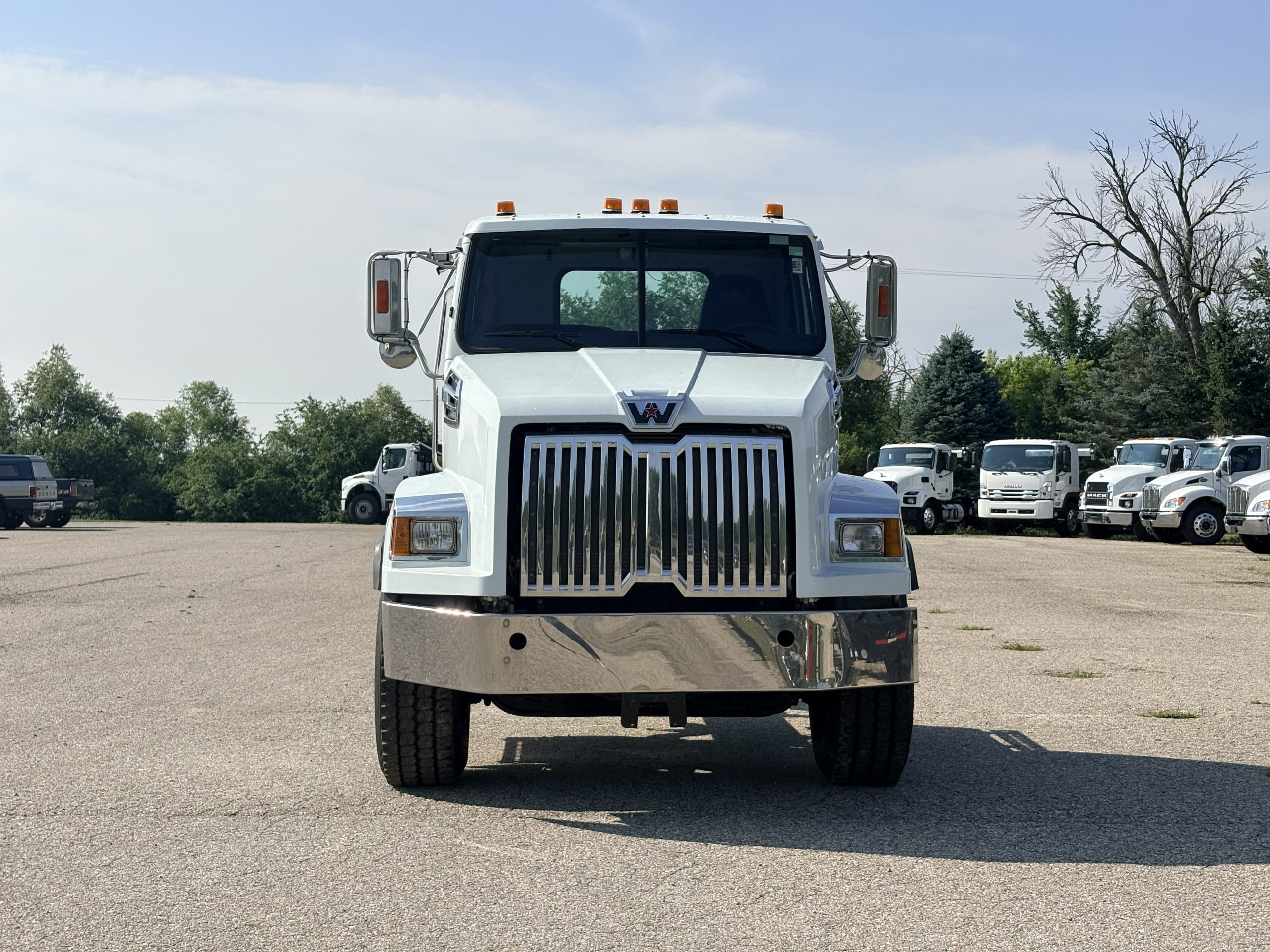 Used 2017 Western Star 4700 Hooklift Truck USED 2017 Western Star 4700 Hooklift Truck - image 2 of 6