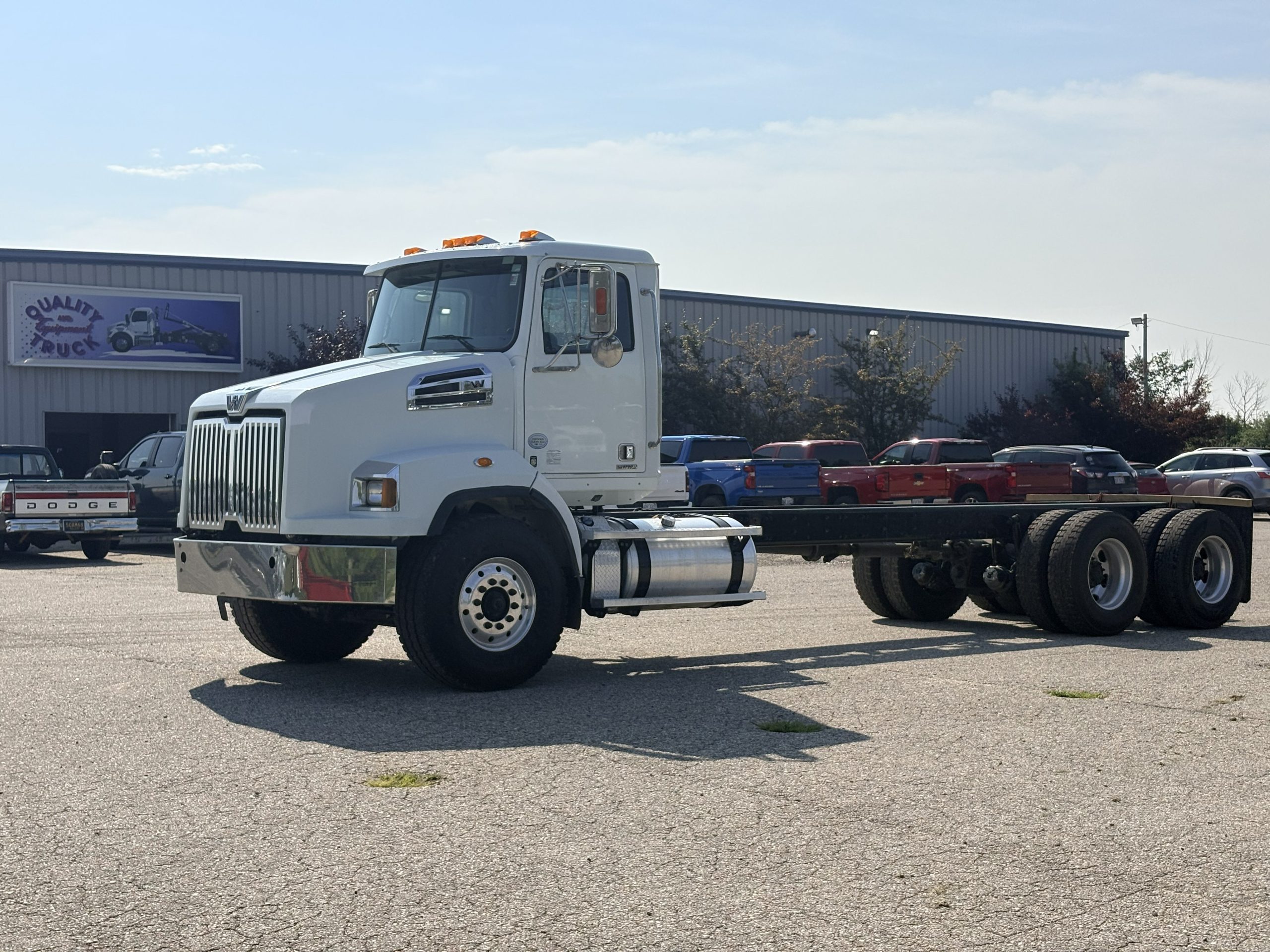Used 2017 Western Star 4700 Hooklift Truck USED 2017 Western Star 4700 Hooklift Truck - image 3 of 6