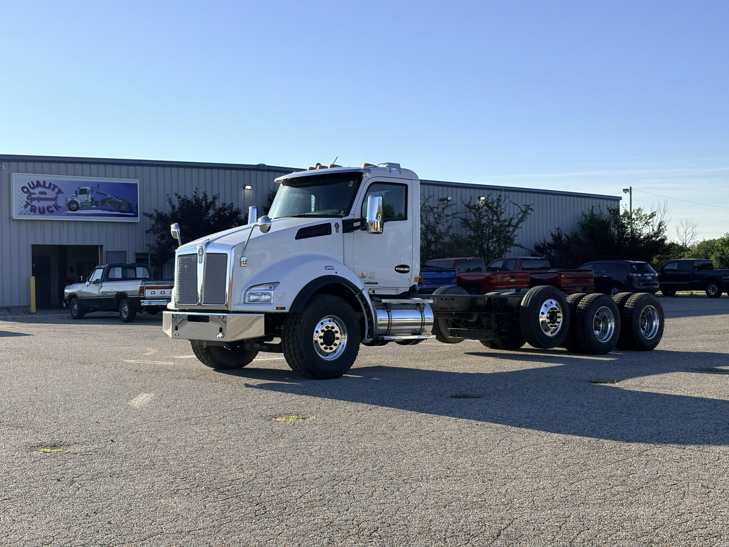 Used 2021 Kenworth T880 Hooklift Truck USED 2021 Kenworth T880 Hooklift Truck - image 3 of 6