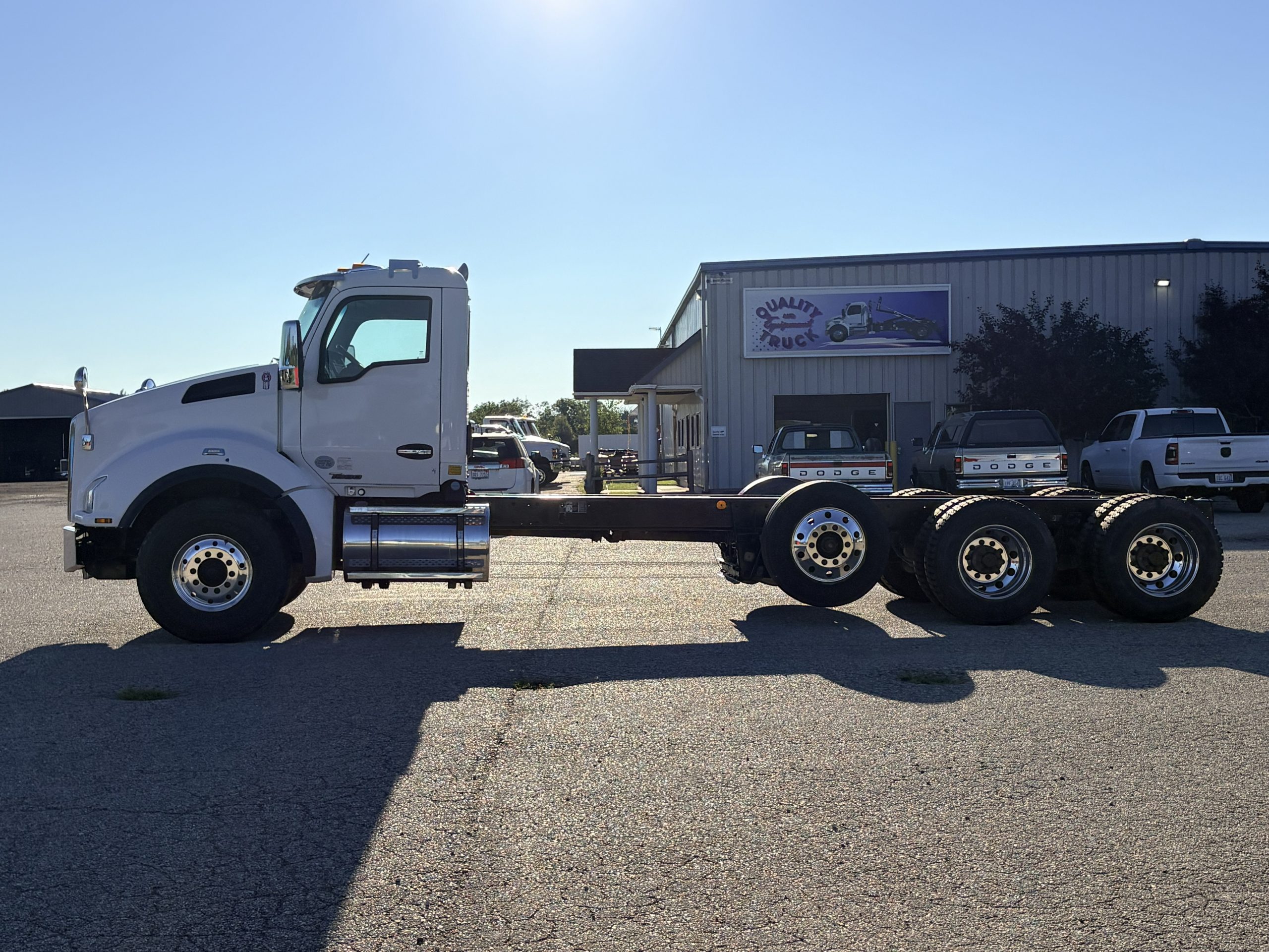 Used 2021 Kenworth T880 Hooklift Truck USED 2021 Kenworth T880 Hooklift Truck - image 5 of 6