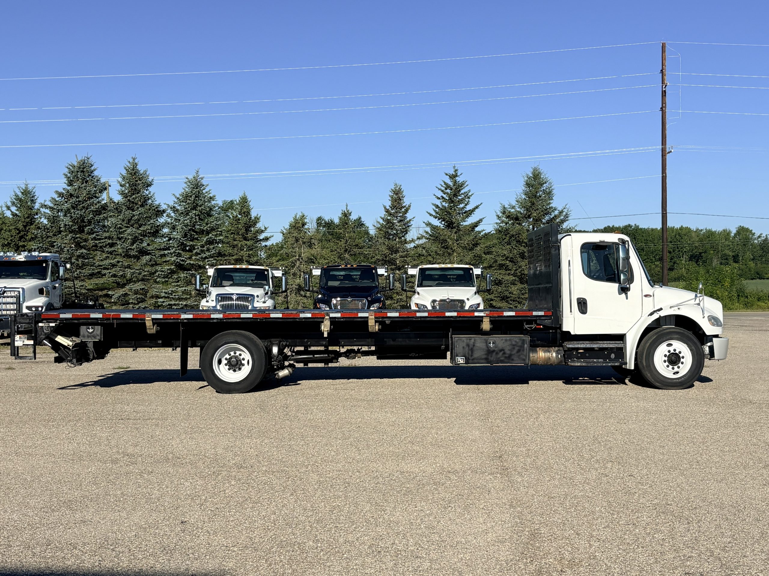 Used 2018 Freightliner M2 Hooklift Truck USED 2018 Freightliner M2 Hooklift Truck - image 4 of 6