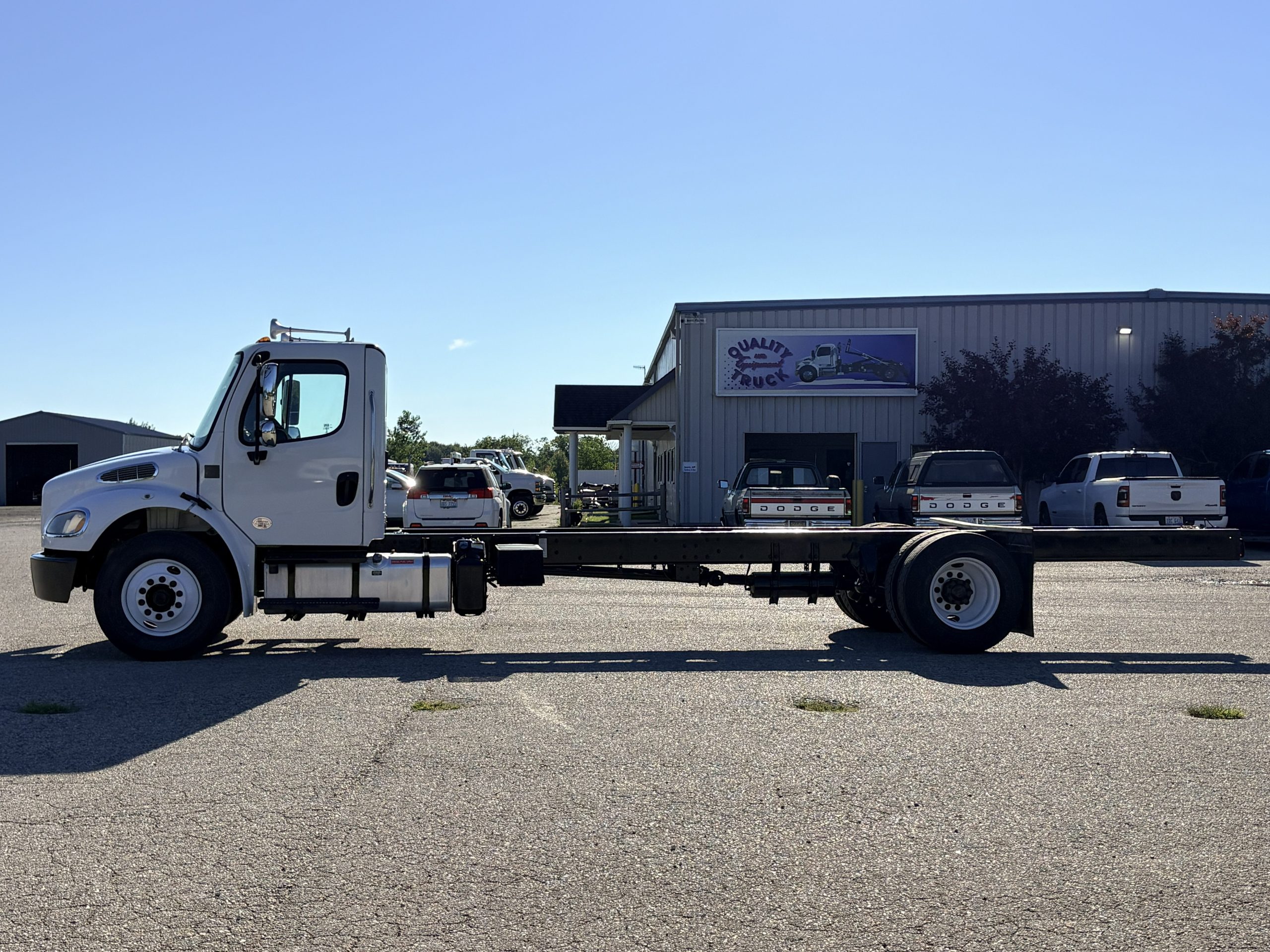 Used 2020 Freightliner M2 Hooklift Truck USED 2020 Freightliner M2 Hooklift Truck - image 5 of 6