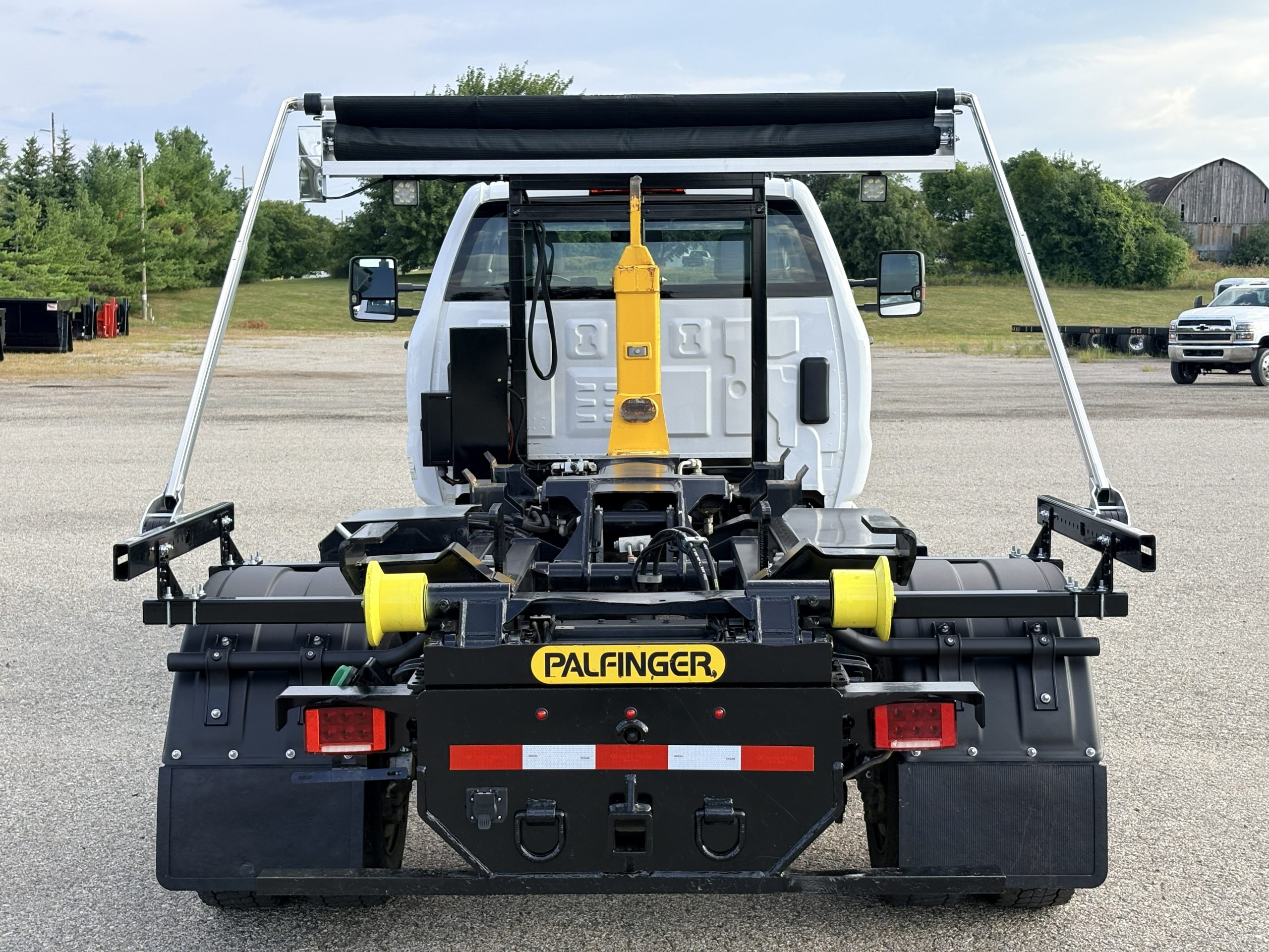 Used 2022 Chevy 4X4 6500 Hooklift Truck USED 2022 Chevy 4X4 6500 Hooklift Truck - image 6 of 6