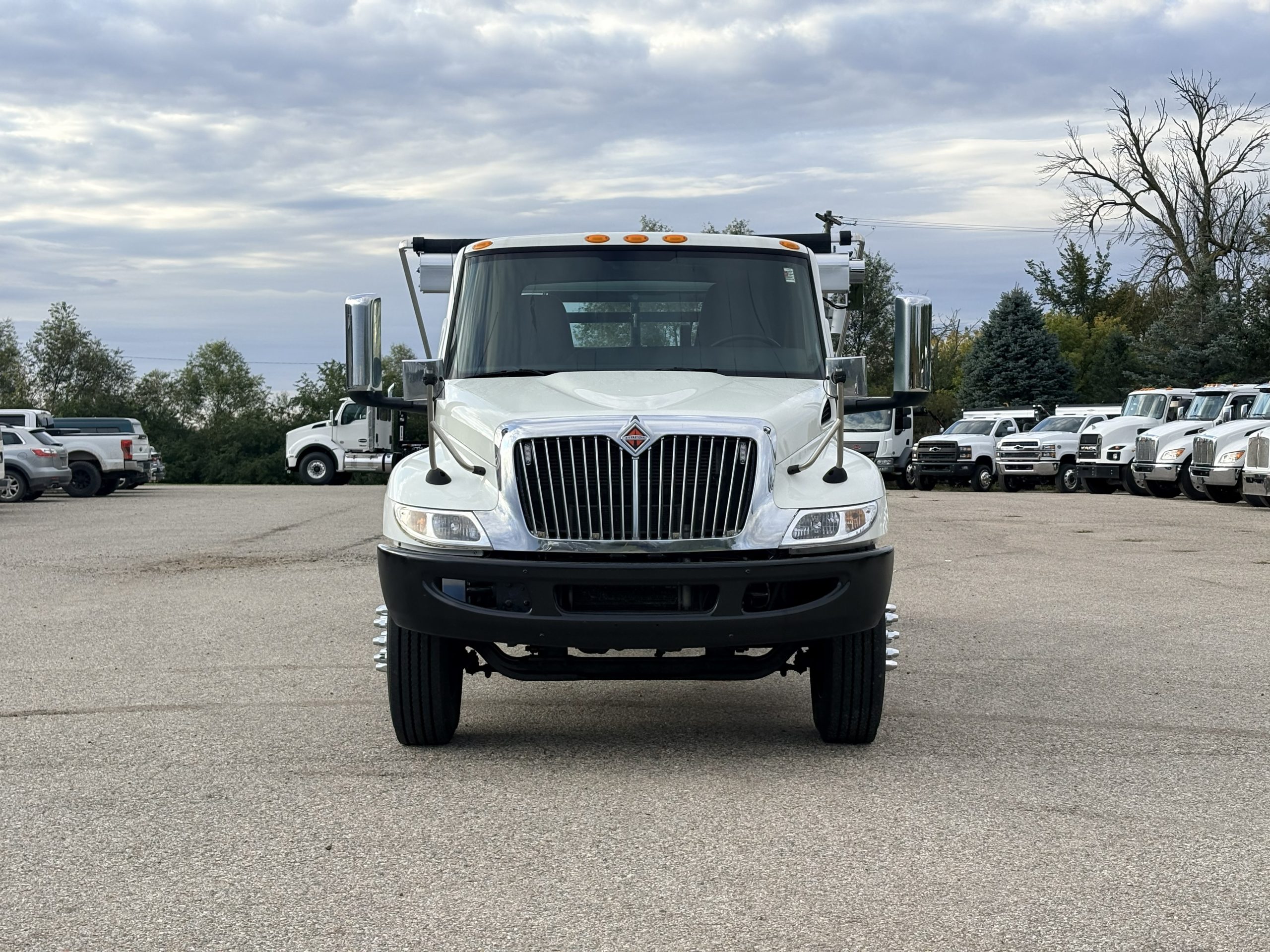 Used 2019 International Mv Hooklift Truck Used 2019 International MV Hooklift Truck - image 1 of 6