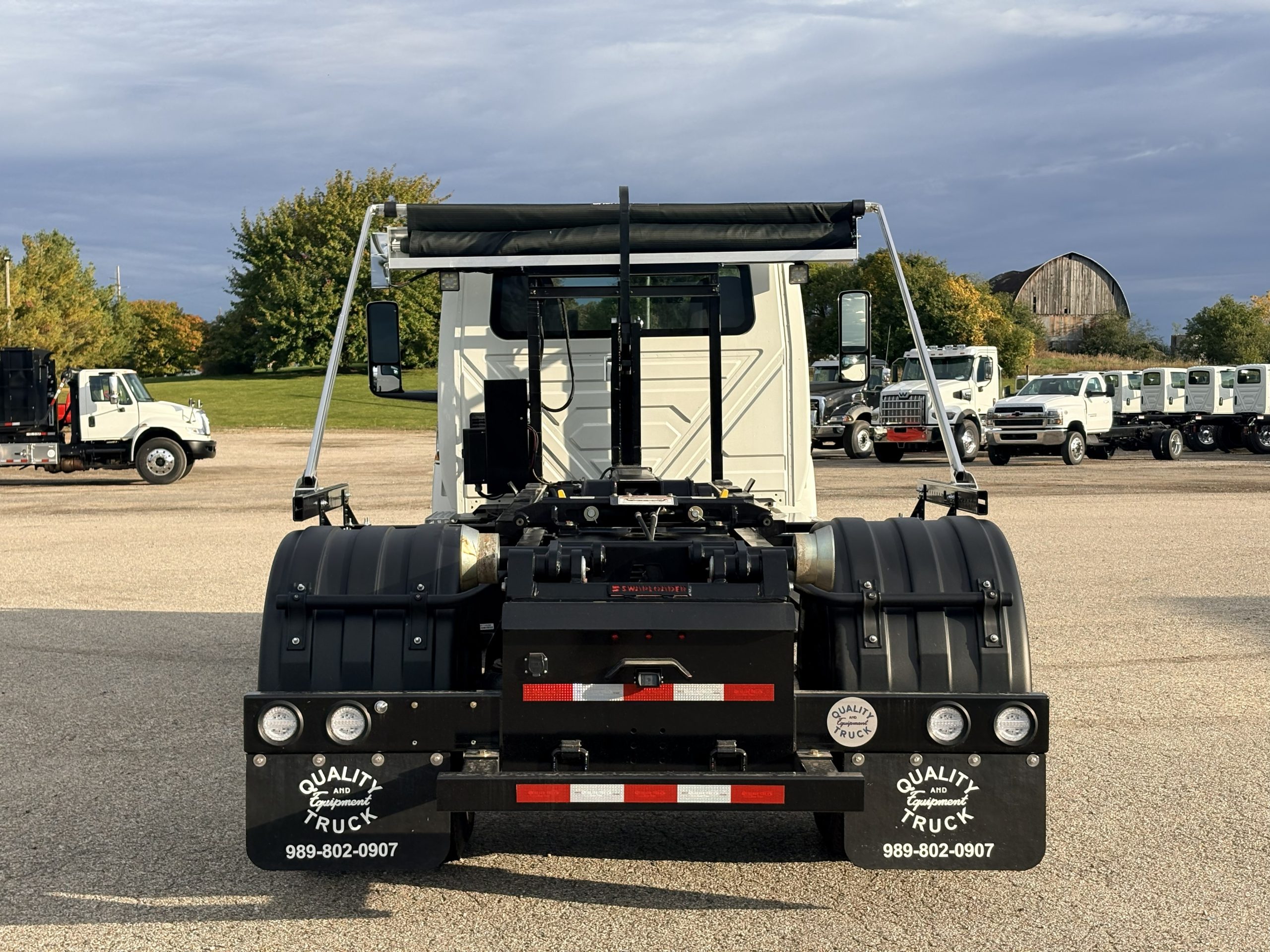 Used 2019 International Mv Hooklift Truck Used 2019 International MV Hooklift Truck - image 6 of 6