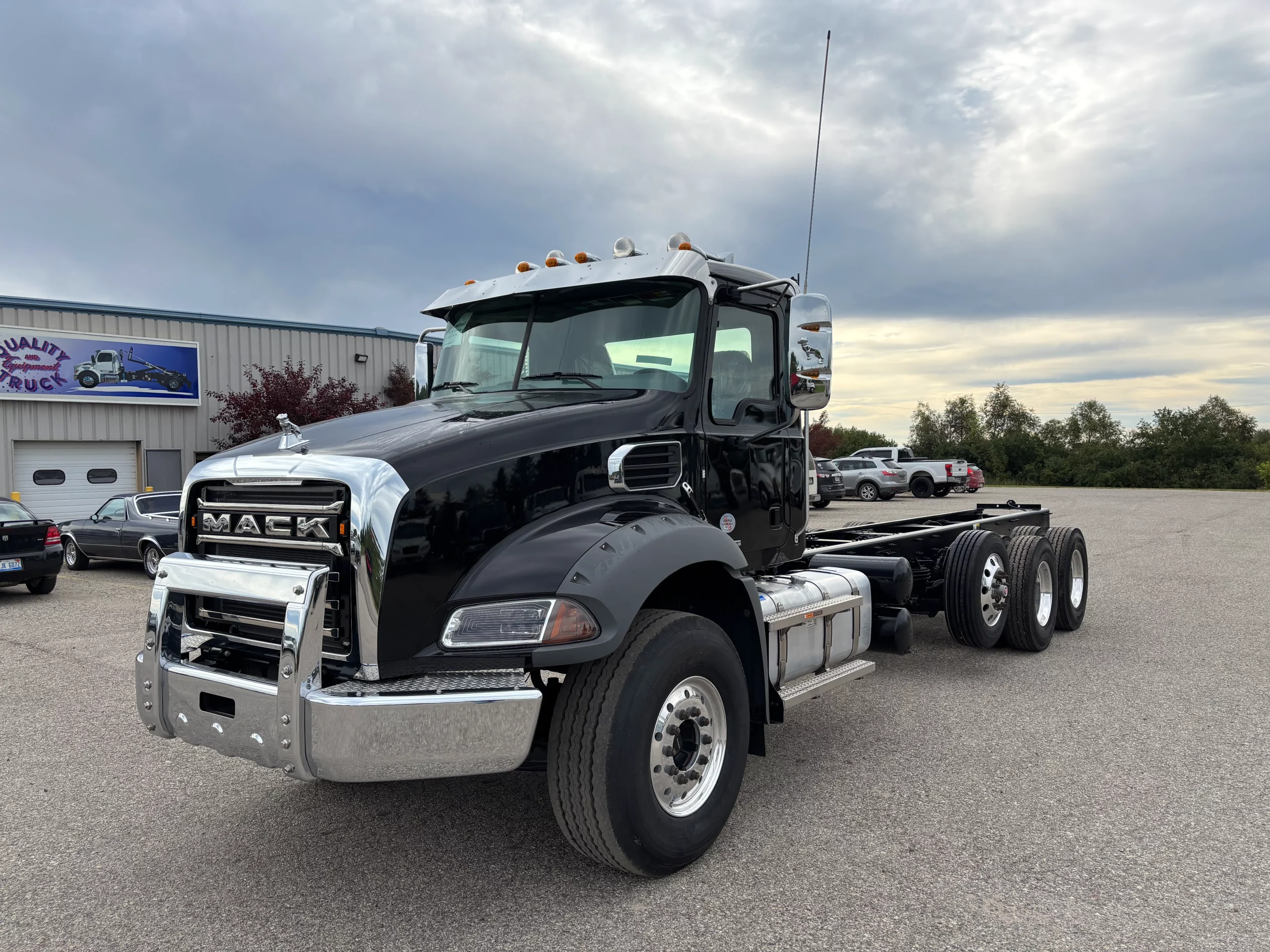 NEW 2026 Mack Granite Hooklift Truck - image 3 of 6