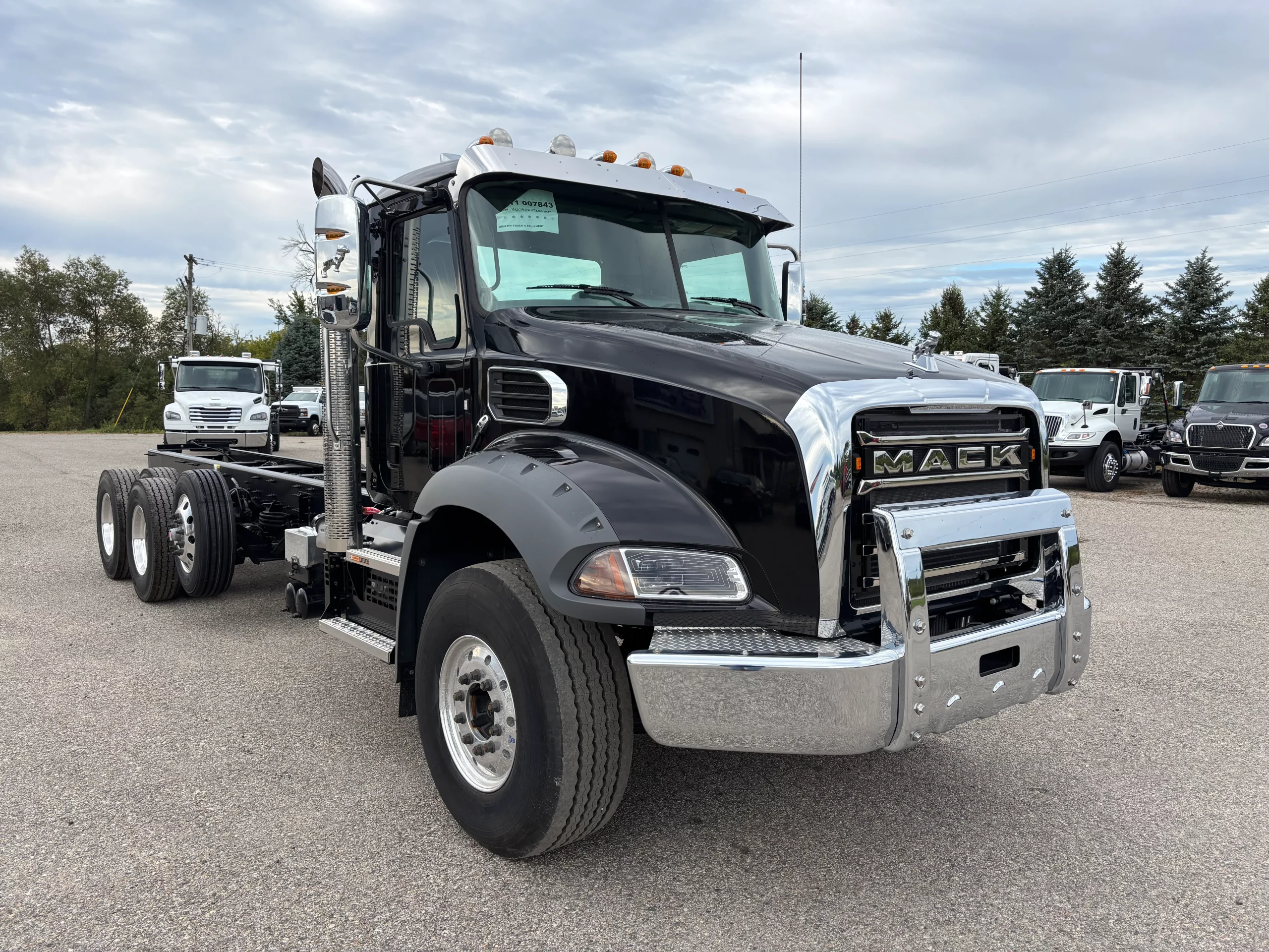 NEW 2026 Mack Granite Hooklift Truck - image 1 of 6