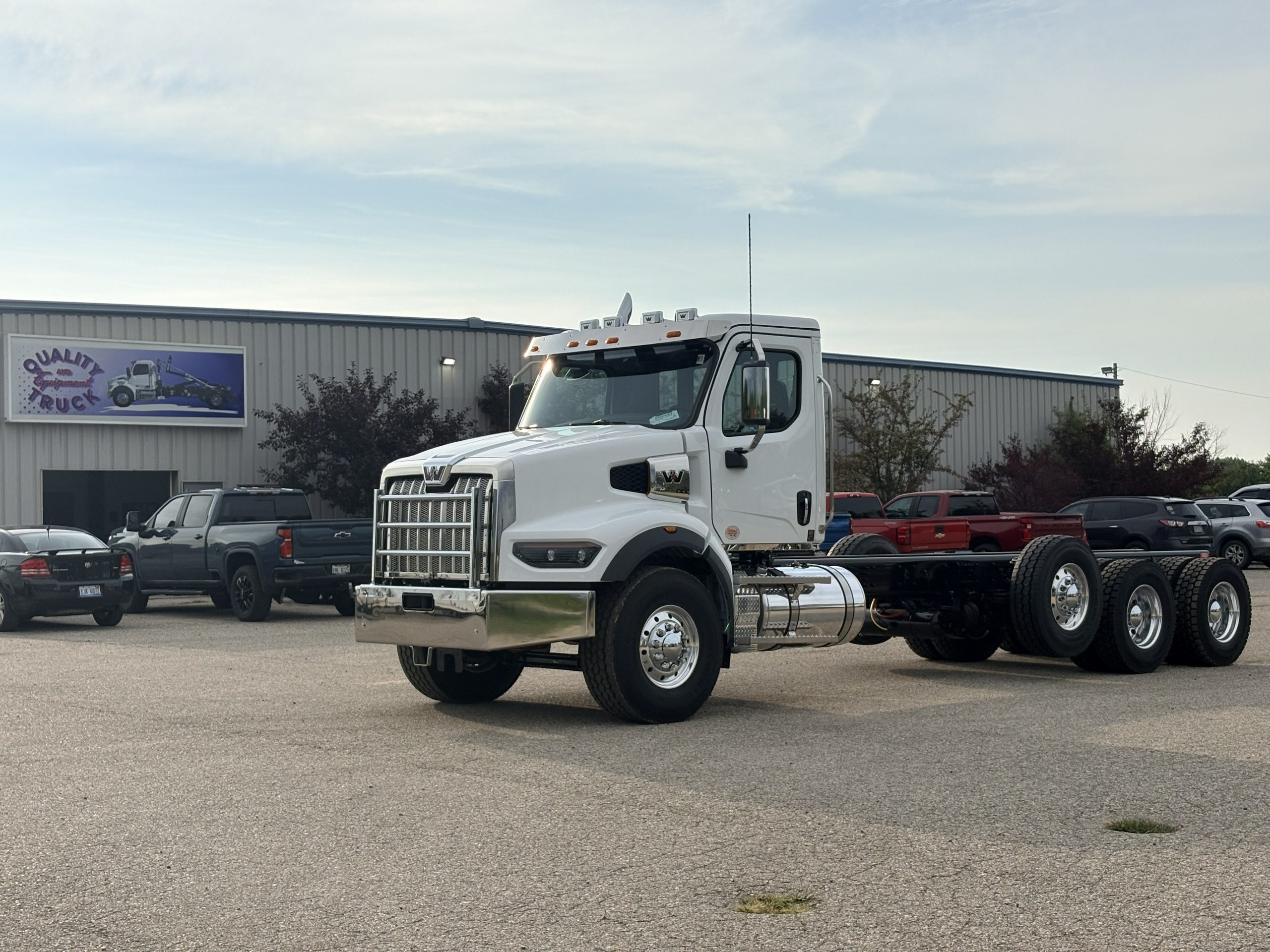 New 2027 Western Star 49X Hooklift Truck NEW 2027 Western Star 49X Hooklift Truck - image 1 of 6