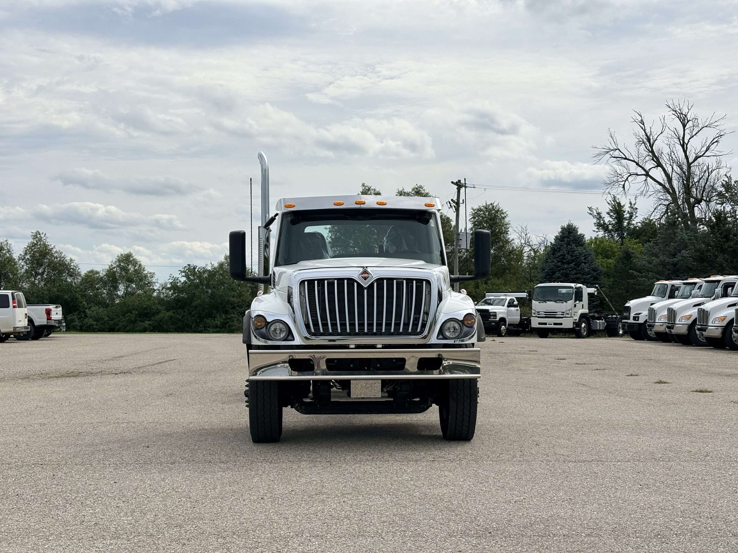 NEW 2027 International HV Hooklift Truck - image 1 of 6