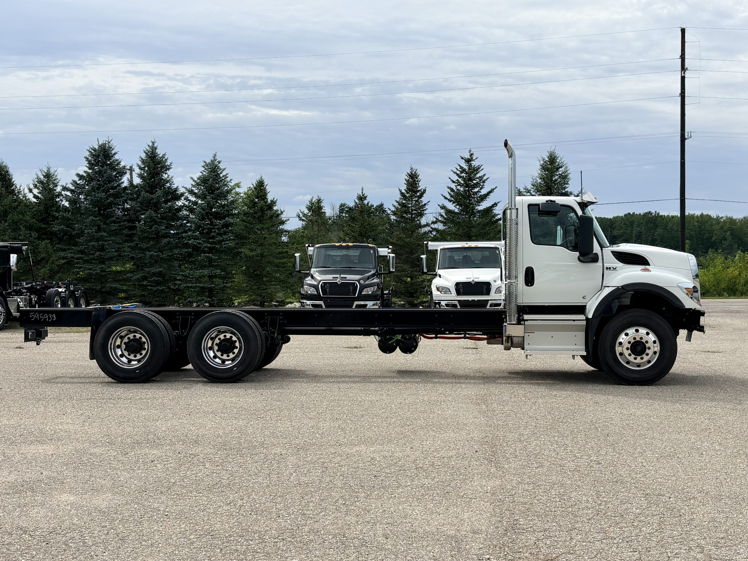 NEW 2027 International HV Hooklift Truck - image 3 of 6