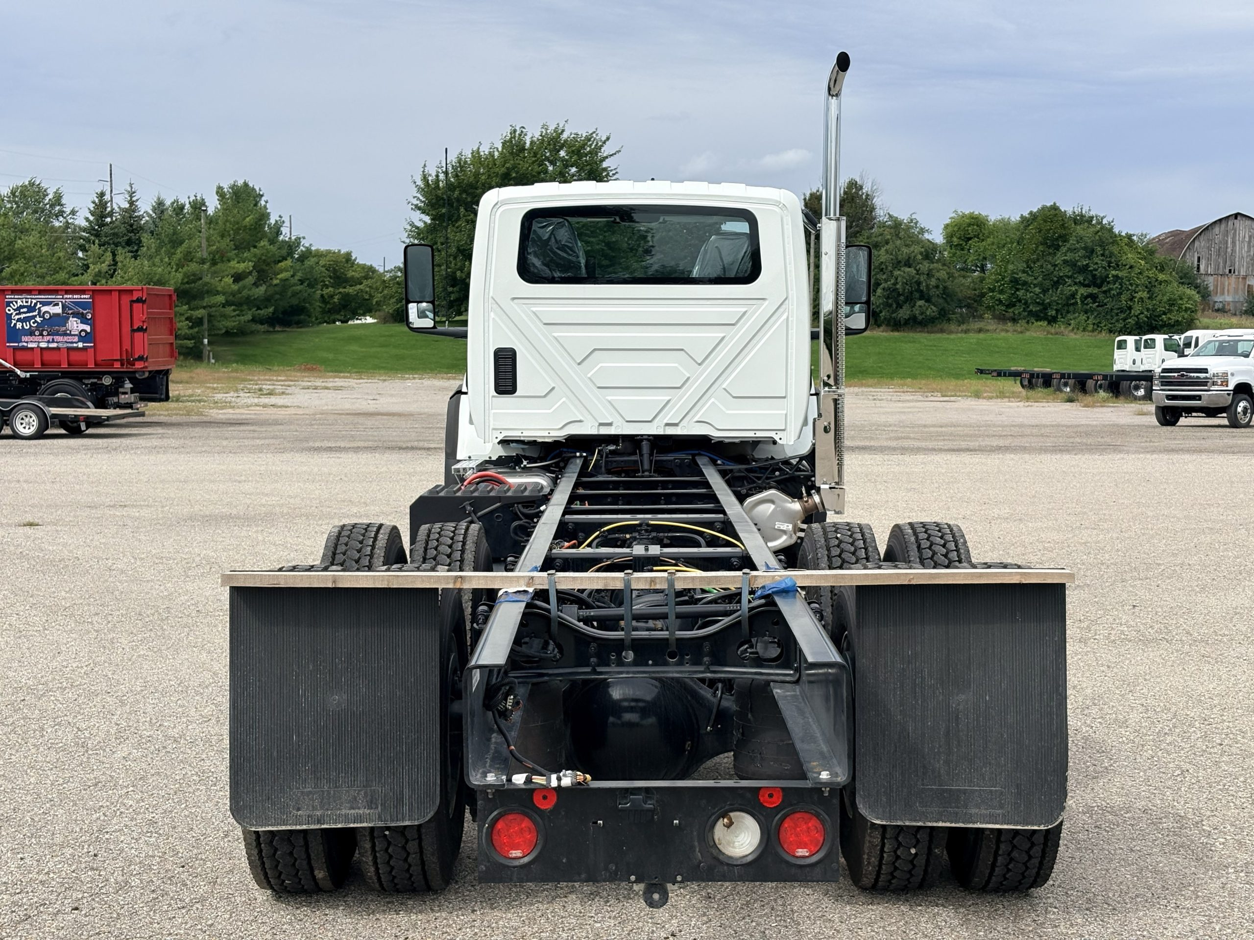 NEW 2027 International HV Hooklift Truck - image 6 of 6