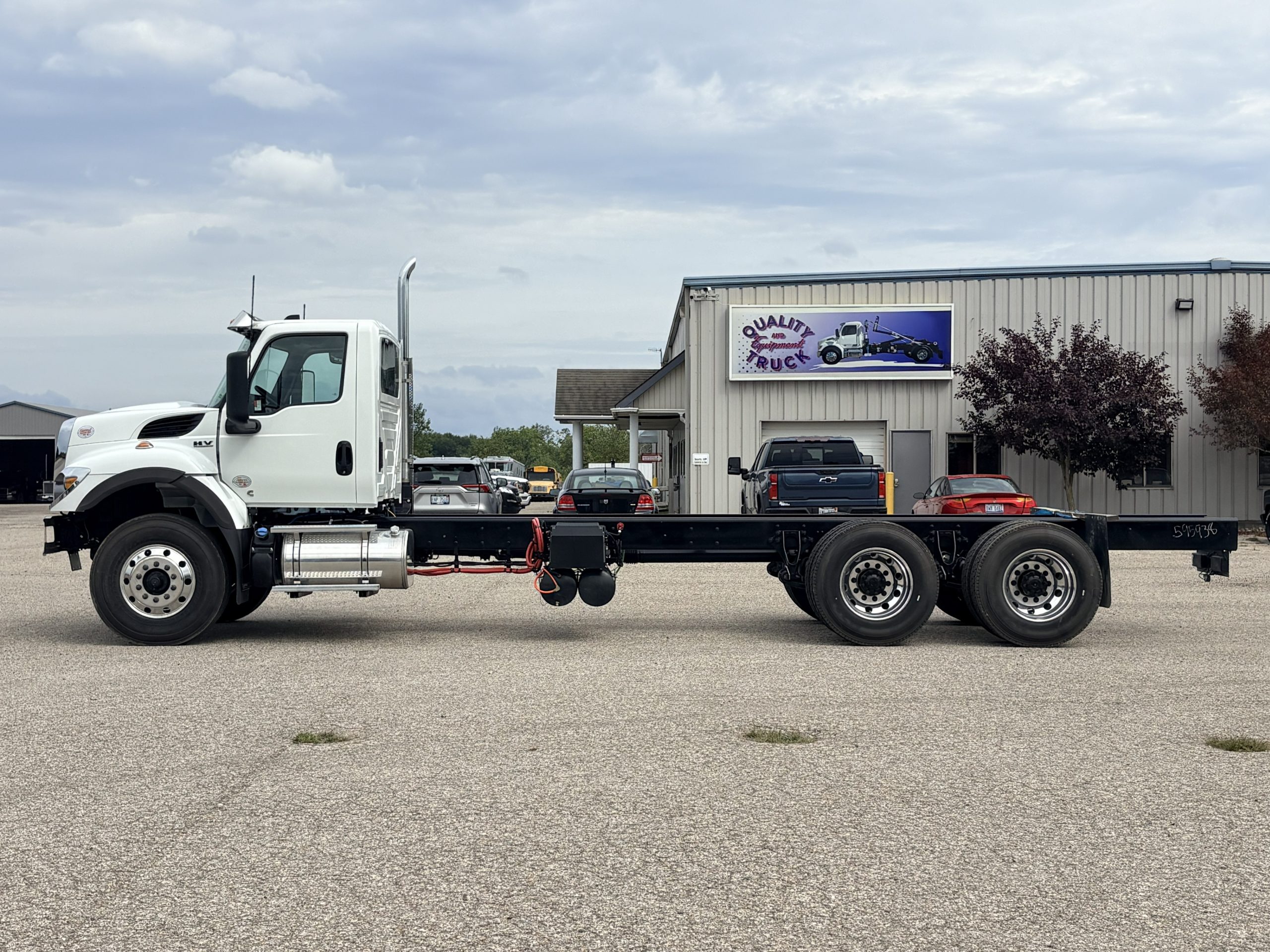 NEW 2027 International HV Hooklift Truck - image 4 of 6