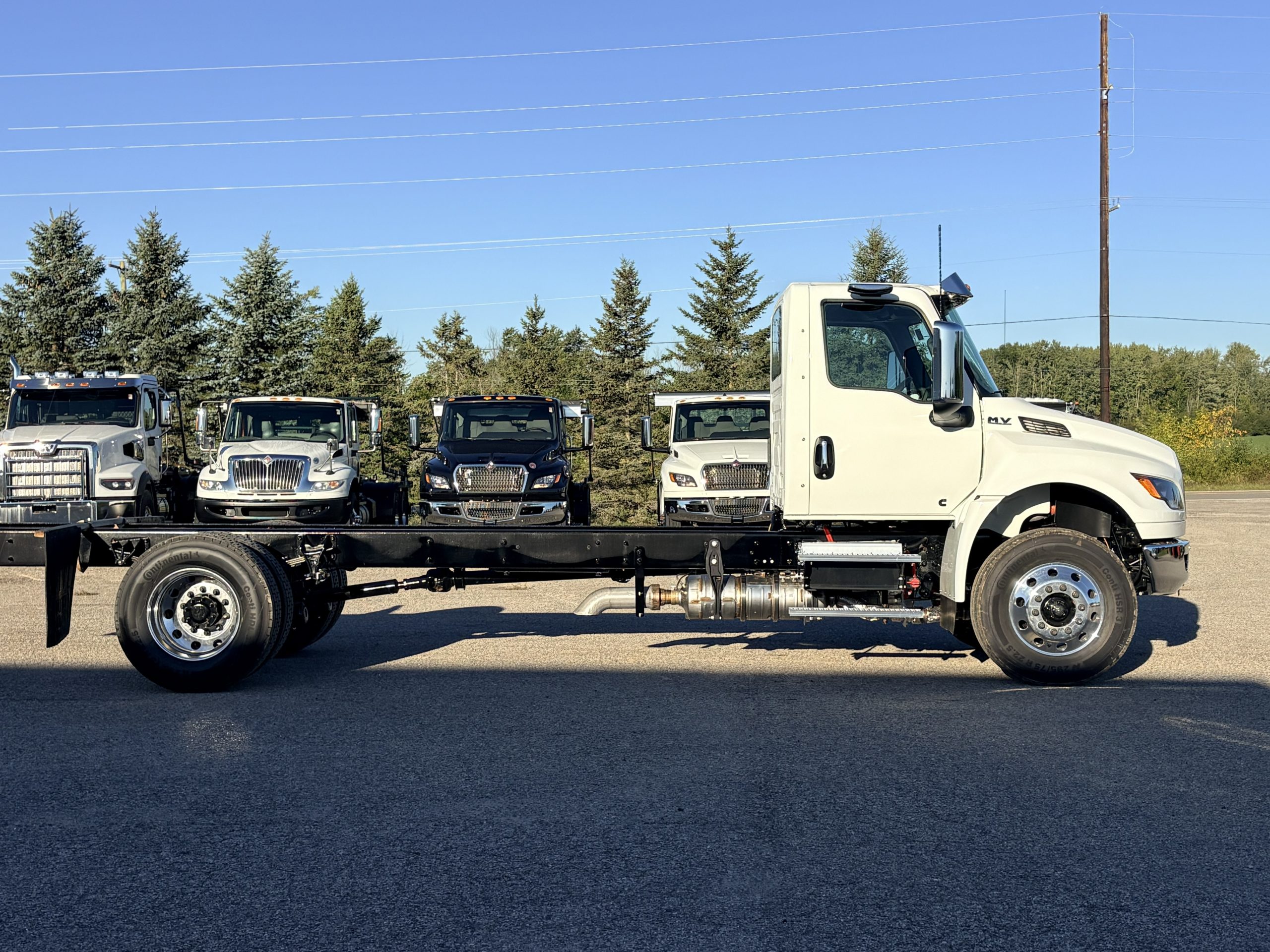 NEW 2027 International MV Hooklift Truck - image 4 of 6