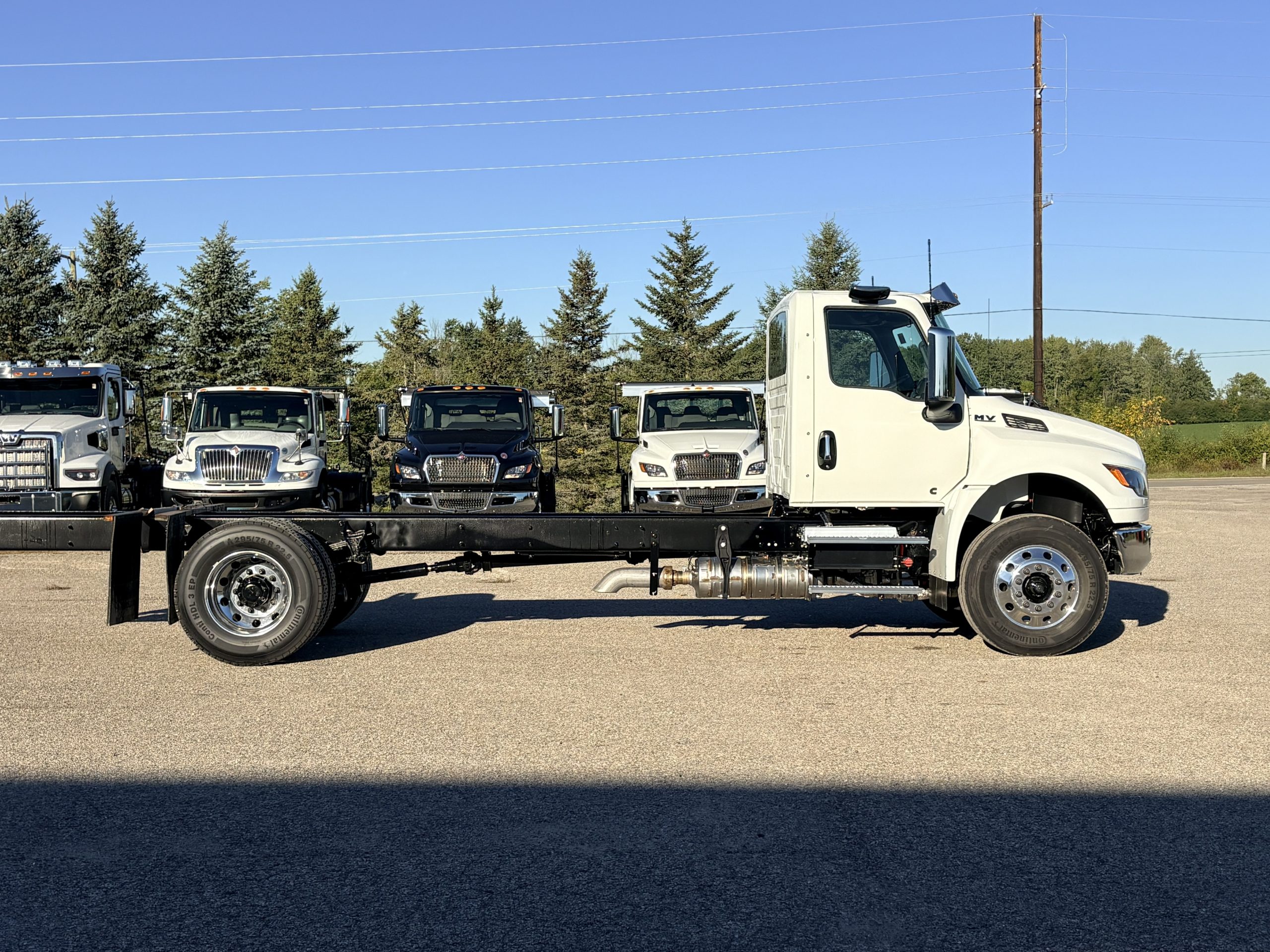 NEW 2027 International MV Hooklift Truck - image 4 of 6