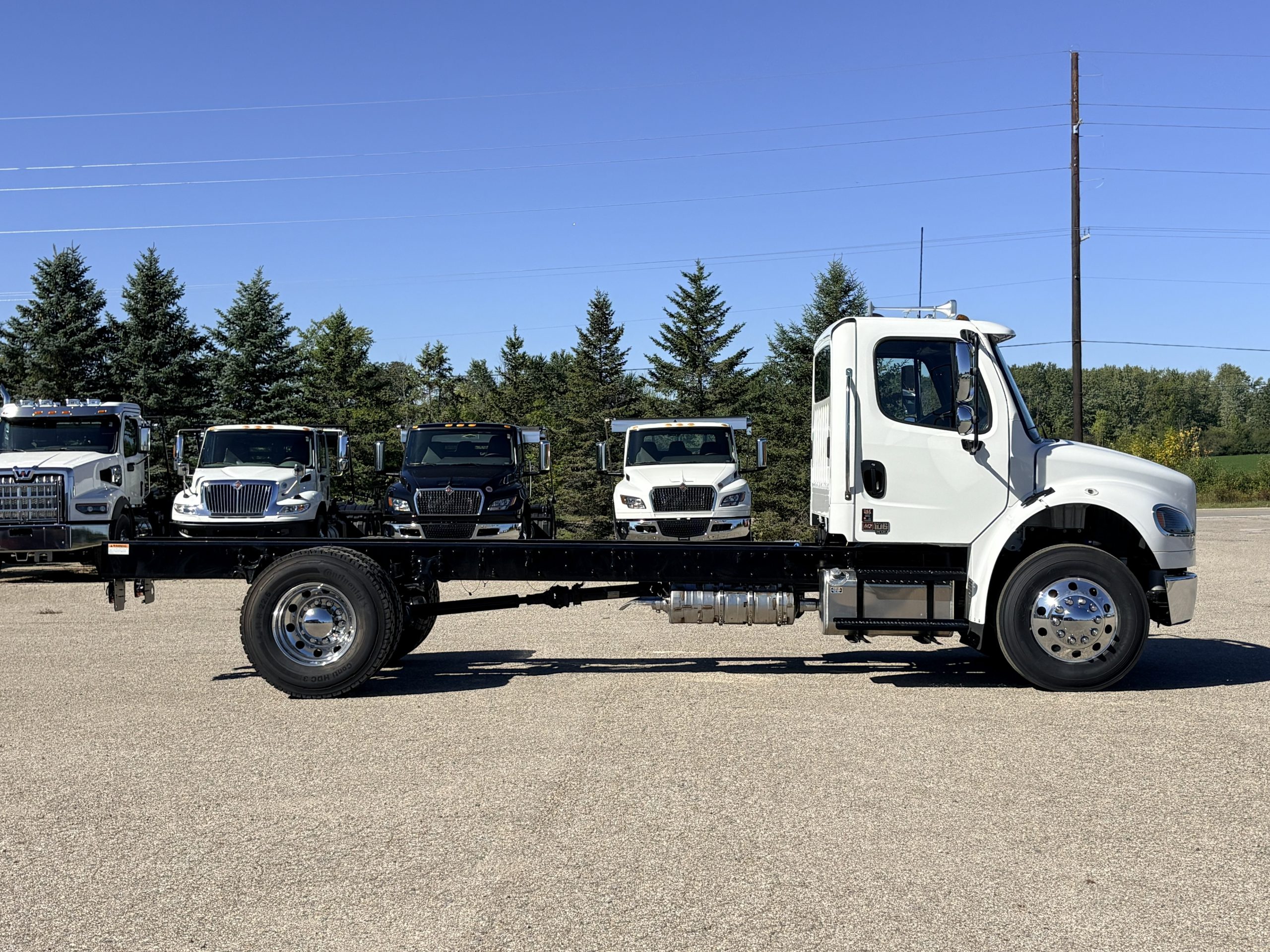NEW 2027 Freightliner M2 Hooklift Truck - image 4 of 6