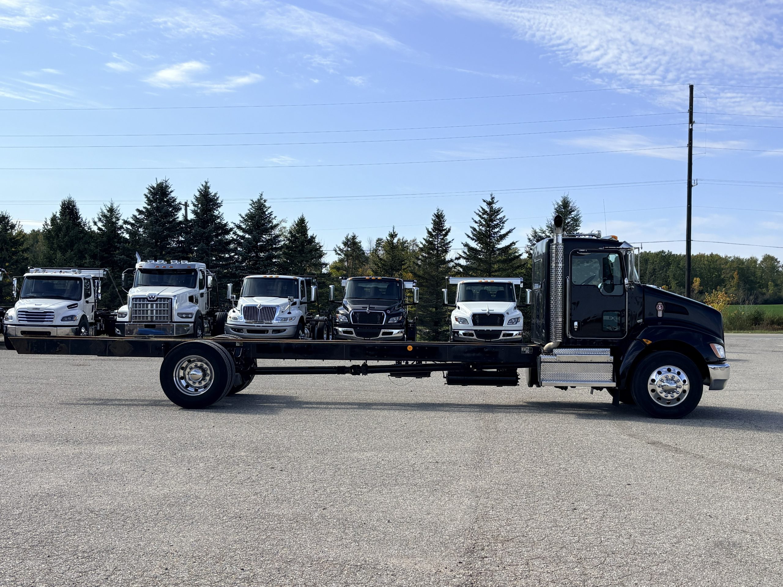 Used 2021 Kenworth T370 Hooklift Truck USED 2021 Kenworth T370 Hooklift Truck - image 4 of 6